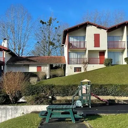 Piscine Proche Espelette & Espagne Apartmán *
