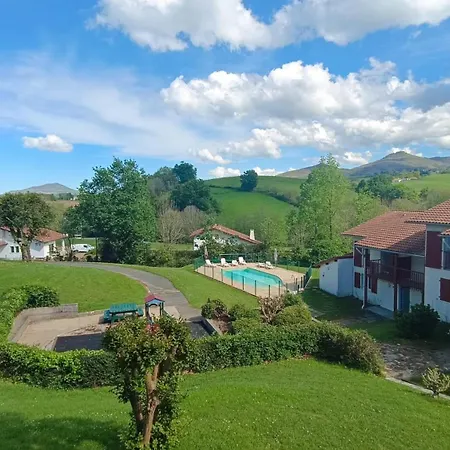 Piscine Proche Espelette & Espagne Apartmán *
